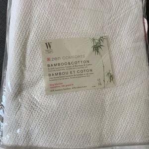 New in a bag Wamsutta white king size blanket.
